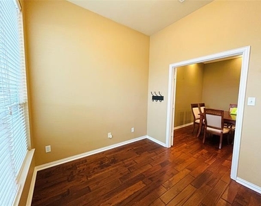 40 Emerald Pond Drive - Photo Thumbnail 7