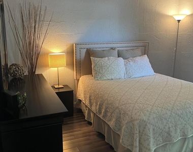 3313 N 68th Street - Photo Thumbnail 12