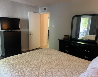 3313 N 68th Street - Photo Thumbnail 11