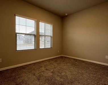 1608 Lannon Lane - Photo Thumbnail 16