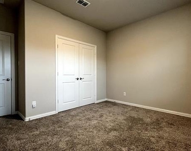 1608 Lannon Lane - Photo Thumbnail 15