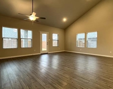1608 Lannon Lane - Photo Thumbnail 3