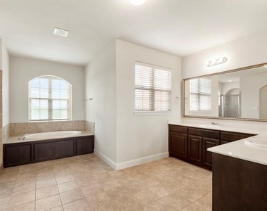 2640 Venice Drive - Photo Thumbnail 29