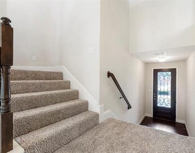2640 Venice Drive - Photo Thumbnail 3