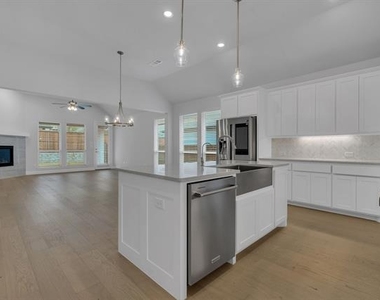 16128 Harris Hawk Street - Photo Thumbnail 11