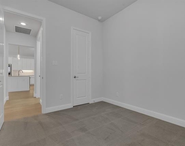16128 Harris Hawk Street - Photo Thumbnail 26