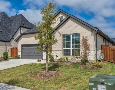 16128 Harris Hawk Street - Photo Thumbnail 2