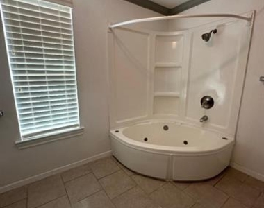 532 Oak Grove Lane - Photo Thumbnail 23