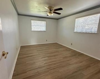 532 Oak Grove Lane - Photo Thumbnail 13