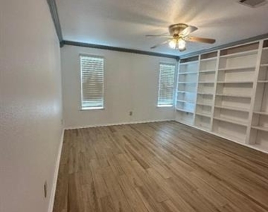 532 Oak Grove Lane - Photo Thumbnail 2