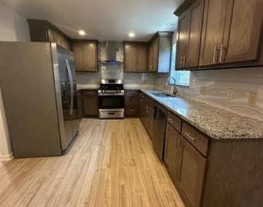 532 Oak Grove Lane - Photo Thumbnail 4
