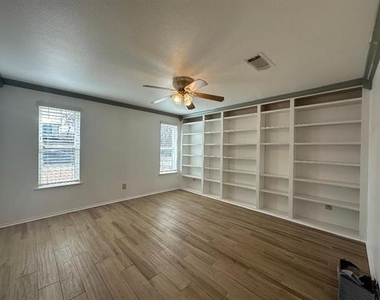 532 Oak Grove Lane - Photo Thumbnail 6