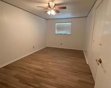 532 Oak Grove Lane - Photo Thumbnail 15