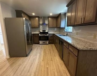 532 Oak Grove Lane - Photo Thumbnail 3
