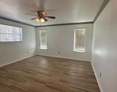 532 Oak Grove Lane - Photo Thumbnail 11