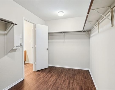 9120 Sun Haven Way - Photo Thumbnail 16