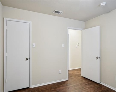 9120 Sun Haven Way - Photo Thumbnail 10