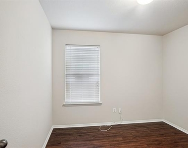 9120 Sun Haven Way - Photo Thumbnail 11