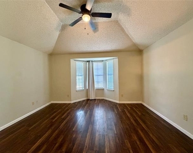7905 Rice Drive - Photo Thumbnail 9