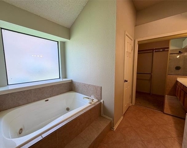 7905 Rice Drive - Photo Thumbnail 12