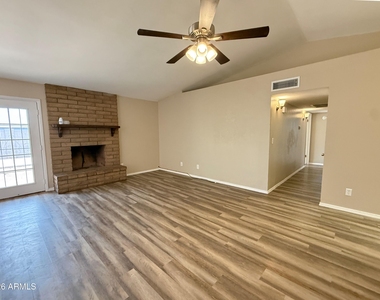 10921 W Sells Drive - Photo Thumbnail 3