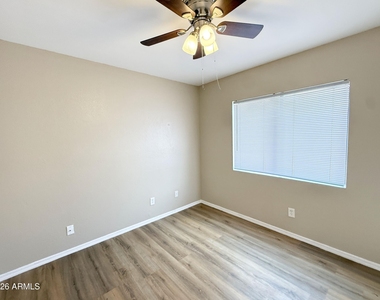 10921 W Sells Drive - Photo Thumbnail 15
