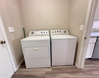 10921 W Sells Drive - Photo Thumbnail 18