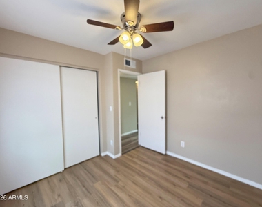 10921 W Sells Drive - Photo Thumbnail 16