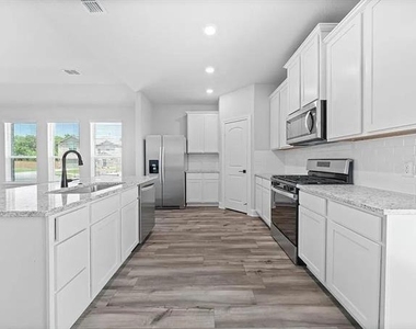 2032 Brentwood Drive - Photo Thumbnail 8