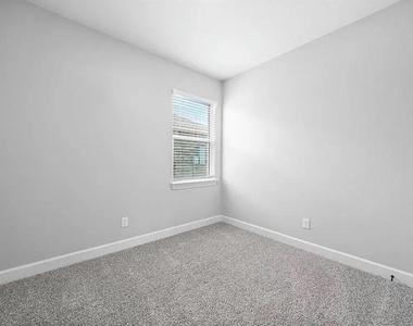 2032 Brentwood Drive - Photo Thumbnail 14