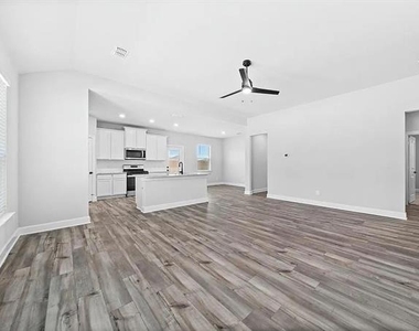 2032 Brentwood Drive - Photo Thumbnail 3