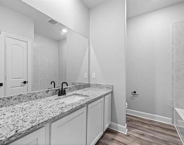 2032 Brentwood Drive - Photo Thumbnail 17