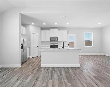 2032 Brentwood Drive - Photo Thumbnail 4