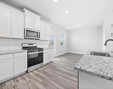 2032 Brentwood Drive - Photo Thumbnail 9