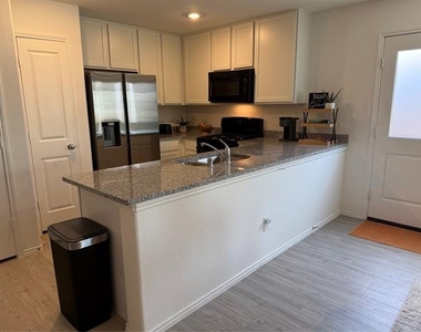 9204 Red Fox Trail - Photo Thumbnail 2