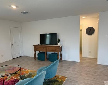 9204 Red Fox Trail - Photo Thumbnail 1