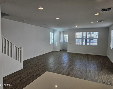 3357 S Primrose Avenue - Photo Thumbnail 9