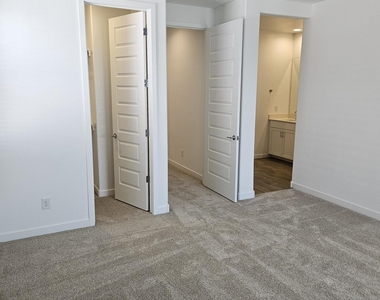 3357 S Primrose Avenue - Photo Thumbnail 17