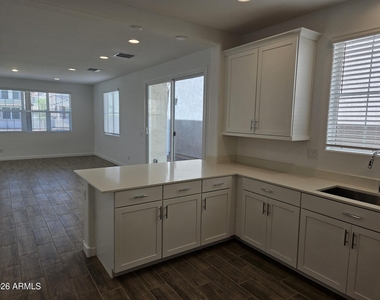 3357 S Primrose Avenue - Photo Thumbnail 10