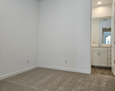 3357 S Primrose Avenue - Photo Thumbnail 29