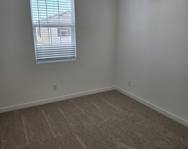 3357 S Primrose Avenue - Photo Thumbnail 37