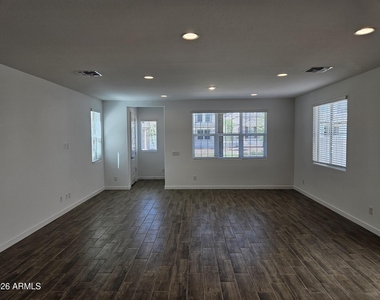 3357 S Primrose Avenue - Photo Thumbnail 11