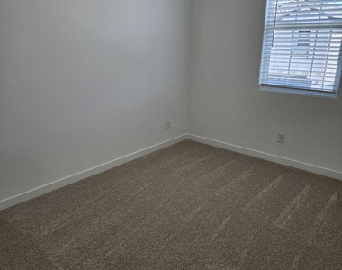 3357 S Primrose Avenue - Photo Thumbnail 36