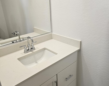 3357 S Primrose Avenue - Photo Thumbnail 12