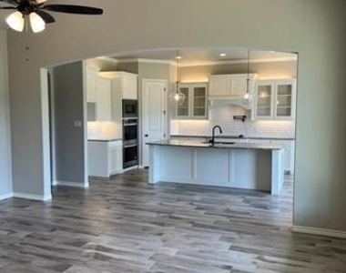 173 Crenshaw Court - Photo Thumbnail 4