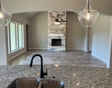 173 Crenshaw Court - Photo Thumbnail 6