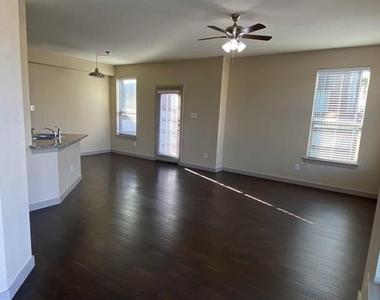 3621 Valley Vista Drive - Photo Thumbnail 1