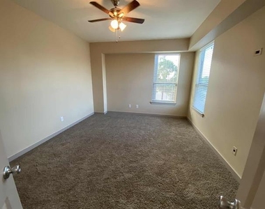 3621 Valley Vista Drive - Photo Thumbnail 6