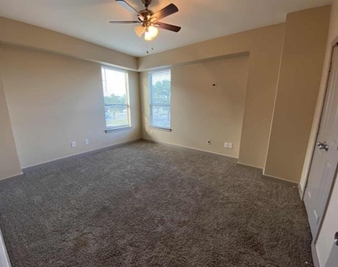3621 Valley Vista Drive - Photo Thumbnail 7
