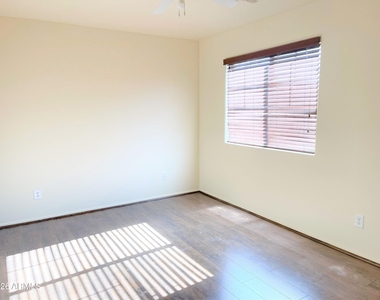 144 S 108th Drive - Photo Thumbnail 11
